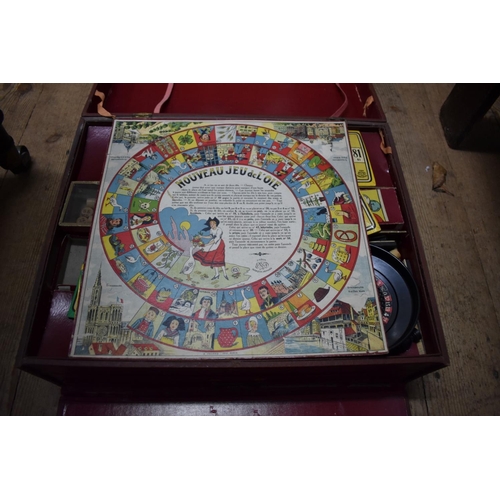 1430 - A vintage French games compendium, 44.5cm wide. 