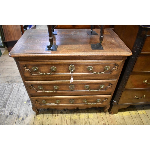 1444 - A reproduction Continental oak three drawer chest, 88.5cm wide. 