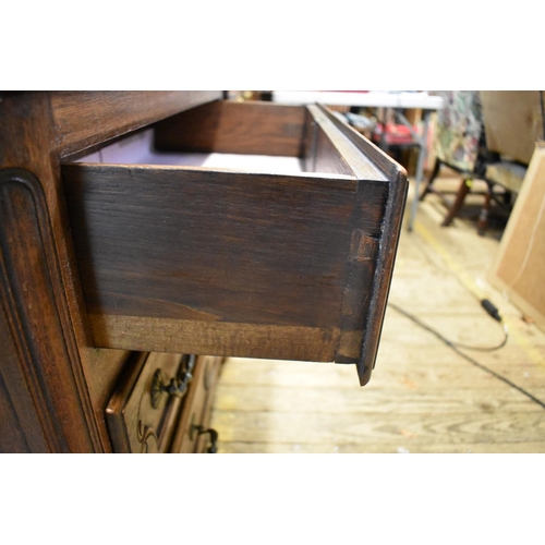 1444 - A reproduction Continental oak three drawer chest, 88.5cm wide. 