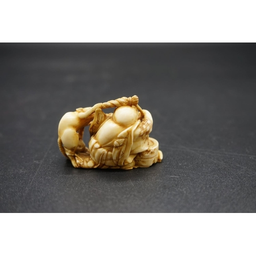 1249 - A good Japanese carved ivory netsuke, 19th century, depicting a man with a rat, signed, 4.6cm wide.... 