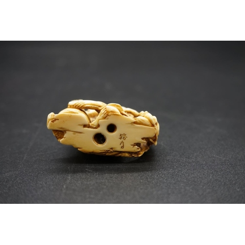 1249 - A good Japanese carved ivory netsuke, 19th century, depicting a man with a rat, signed, 4.6cm wide.... 