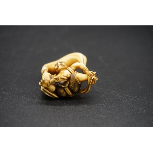 1251 - A good Japanese carved ivory netsuke, 19th century, depicting Fujin with his bag of wind, 4.5cm high... 