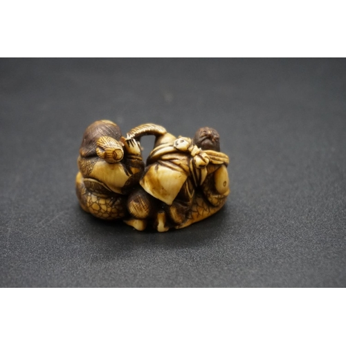 1253 - A good Japanese carved ivory netsuke, Edo, depicting Daikoku and Ebisu on a large sea bream, 4.4cm w... 