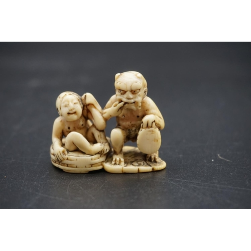 1257 - A good Japanese carved ivory netsuke, Edo, depicting Raijin and Okame in a bathtub, 4.5cm wide.... 