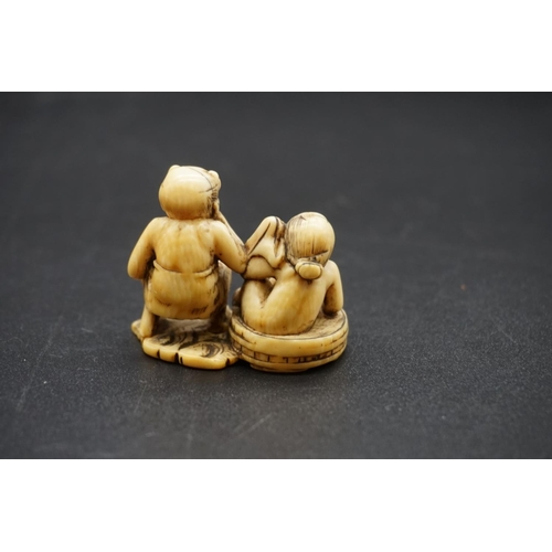 1257 - A good Japanese carved ivory netsuke, Edo, depicting Raijin and Okame in a bathtub, 4.5cm wide.... 