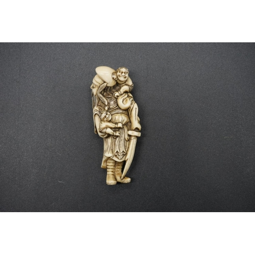 1264 - A good Japanese carved ivory netsuke, Edo, depicting a man with two demons, with standing figure wit... 