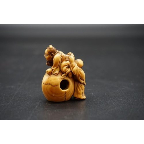 1265 - A good Japanese carved ivory netsuke, Edo, depicting two figure with a large treasure sack, 4cm high... 