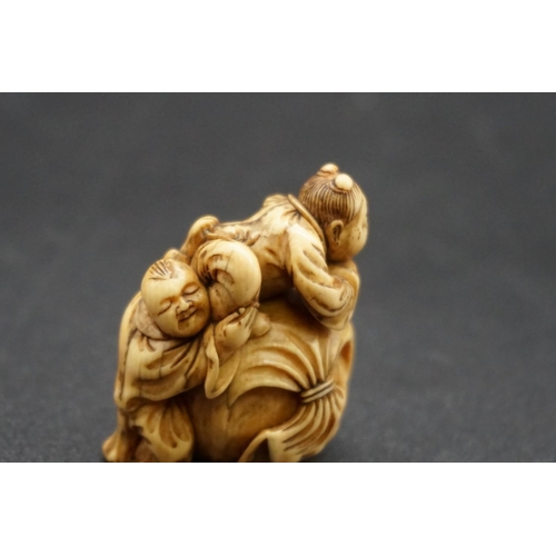 1265 - A good Japanese carved ivory netsuke, Edo, depicting two figure with a large treasure sack, 4cm high... 