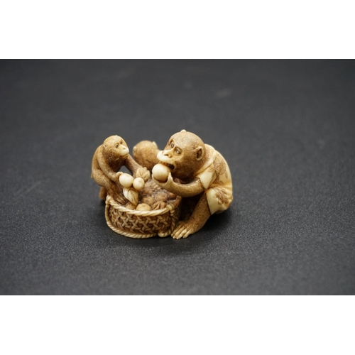 1271 - A good Japanese carved ivory netsuke, Meiji, depicting three monkeys eating peaches from a basket, 4... 