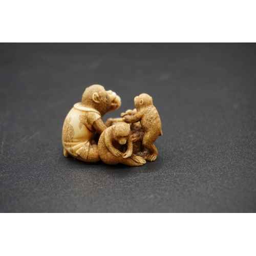 1271 - A good Japanese carved ivory netsuke, Meiji, depicting three monkeys eating peaches from a basket, 4... 