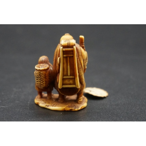 1272 - A good Japanese carved ivory netsuke, possibly by Yoshi, Meiji, depicting two figures with baskets o... 