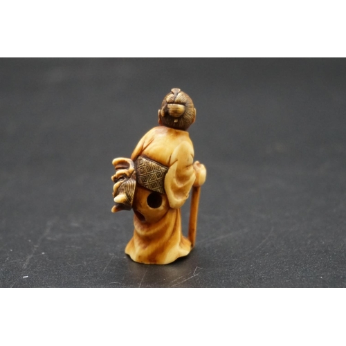 1278 - A good Japanese carved ivory netsuke, Meiji, depicting an elderly lady with a Noh mask and stick, 4.... 