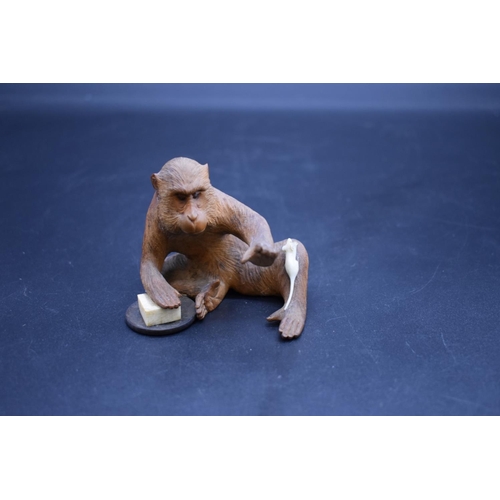 1286 - An unusual Japanese carved wood and ivory okimono, Meiji, depicting a monkey rat catcher, 7cm high.... 