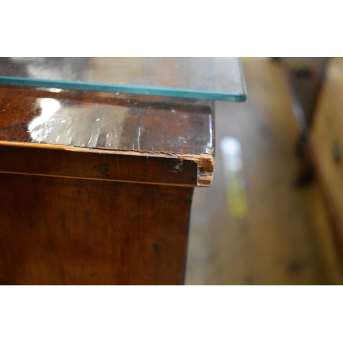 1437 - An early 19th century mahogany and line inlaid bowfront chest of drawers, 105cm wide. ... 