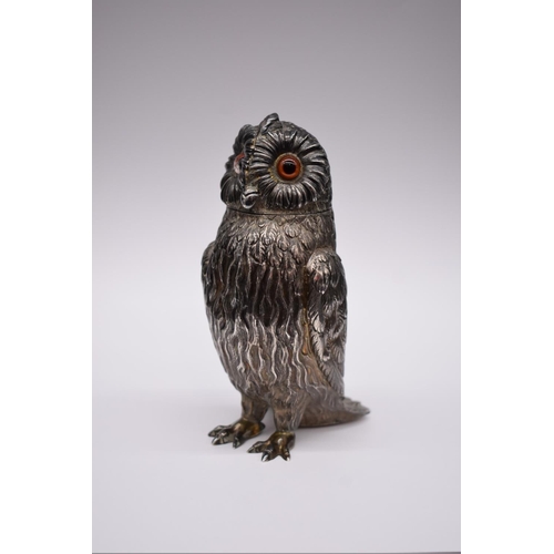 20 - A good Victorian silver novelty owl sugar caster, by Thomas, James &amp; Nathaniel Creswick, Sheffie...