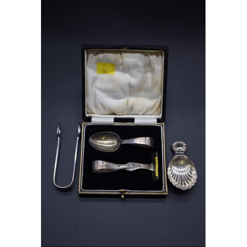 84 - A pair of Victorian silver sugar tongs, London 1888, together with a silver shell caddy spoon, Sheff... 