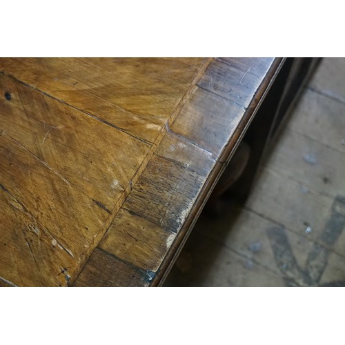 1410 - An 18th century walnut and crossbanded lowboy, on cabriole legs, 77cm wide. ... 