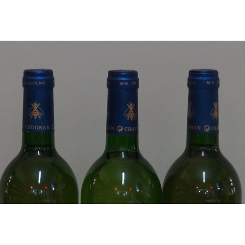 66 - Three 75cl bottles of Chateau de Fieuzal Blanc, 1998, Pessac-Leognan. (3)