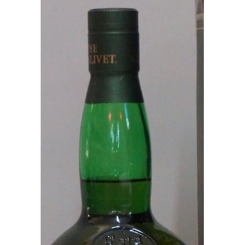 92 - A 1 litre bottle of The Glenlivet 15 year old whisky, 1990s bottling, in card box.