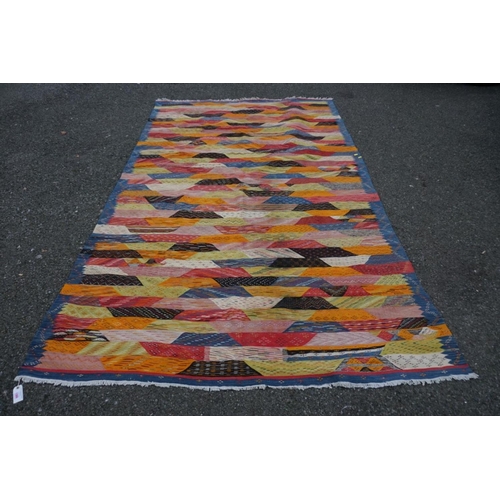 1066 - A Persian Shiraz flatweave rug, 298cm x 197cm.