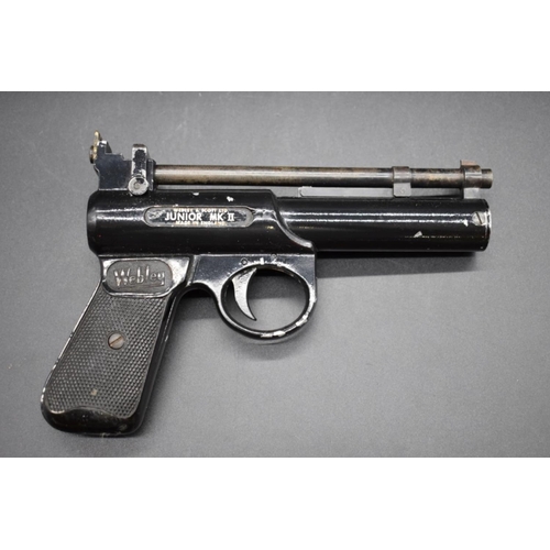 1722 - A Webley Junior Mk11 .177 calibre air pistol, with stirrup top catch.