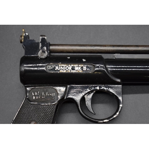 1722 - A Webley Junior Mk11 .177 calibre air pistol, with stirrup top catch.