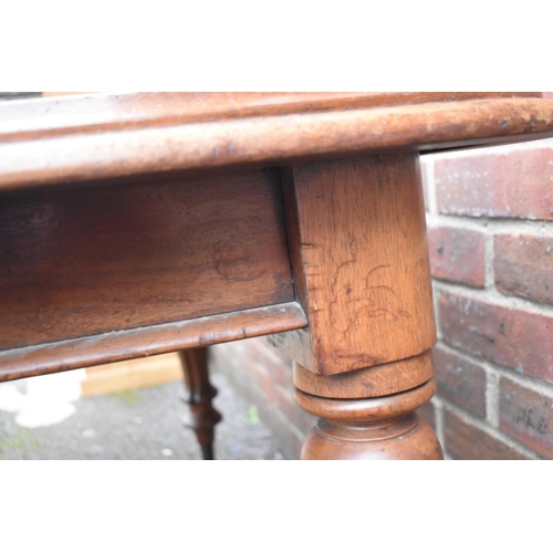 1025 - A Victorian mahogany extending dining table, with two leaves, 120cm wide. ... 