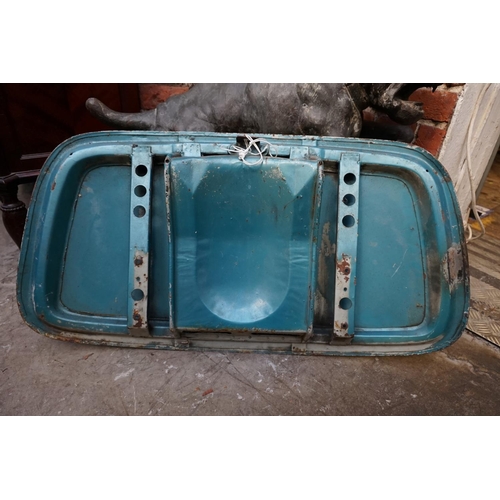 1081 - Automobilia: a Porsche 356 engine lid, with grill.