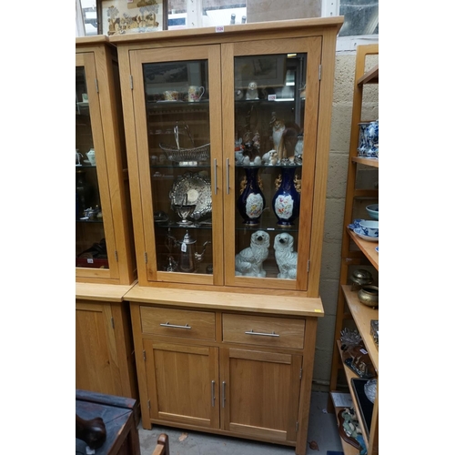 1124 - A contemporary pale oak cabinet, 91.5cm wide.