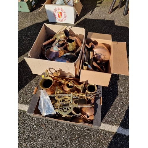 1063 - Three boxes of metalware, to include trivets, copper kettle and a brass shell case.