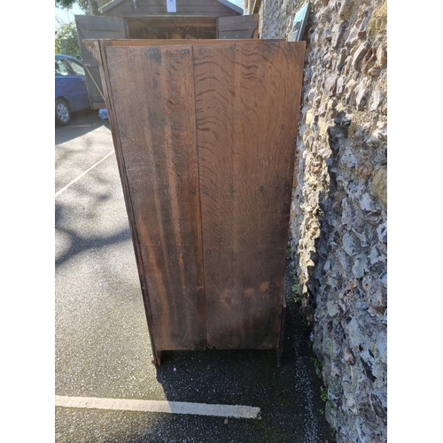 1076 - A Georgian mahogany corner cupboard, 140cm high x 90cm wide. 