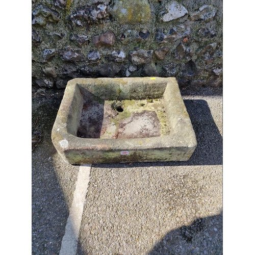 1087 - A stone basin. 