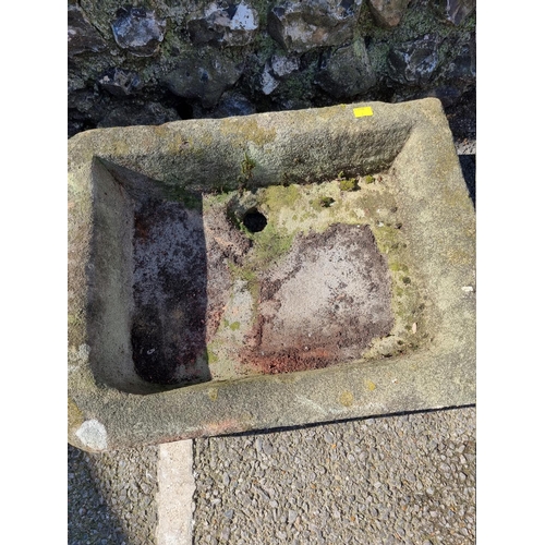 1087 - A stone basin. 