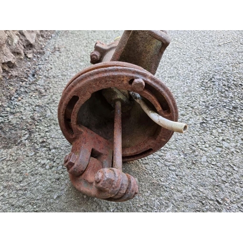 1089 - An old cast iron waterpump.