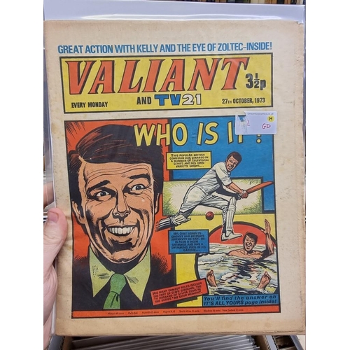 330 - VALIANT: collection of approx 137 issues, Valiant and TV21 comic, early 1970s period, generally in g... 