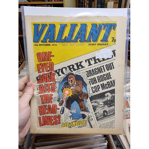 330 - VALIANT: collection of approx 137 issues, Valiant and TV21 comic, early 1970s period, generally in g... 