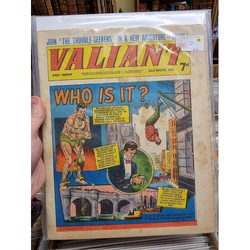 330 - VALIANT: collection of approx 137 issues, Valiant and TV21 comic, early 1970s period, generally in g... 