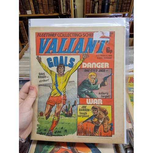 330 - VALIANT: collection of approx 137 issues, Valiant and TV21 comic, early 1970s period, generally in g... 