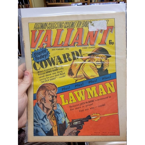 330 - VALIANT: collection of approx 137 issues, Valiant and TV21 comic, early 1970s period, generally in g... 