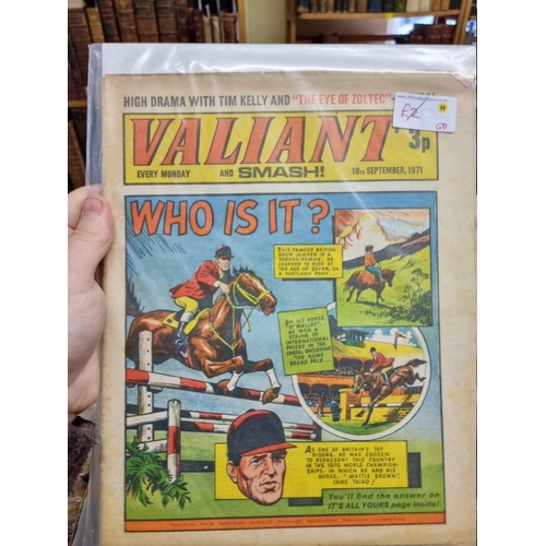 330 - VALIANT: collection of approx 137 issues, Valiant and TV21 comic, early 1970s period, generally in g... 