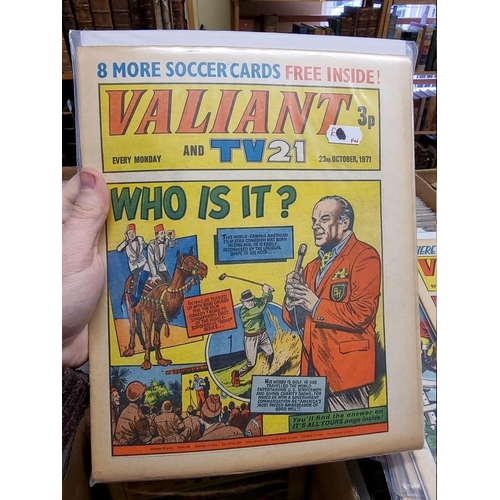 330 - VALIANT: collection of approx 137 issues, Valiant and TV21 comic, early 1970s period, generally in g... 