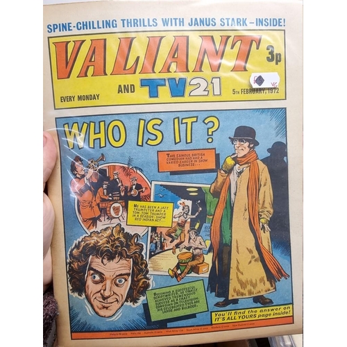 330 - VALIANT: collection of approx 137 issues, Valiant and TV21 comic, early 1970s period, generally in g... 