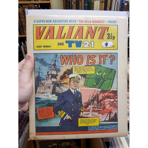 330 - VALIANT: collection of approx 137 issues, Valiant and TV21 comic, early 1970s period, generally in g... 