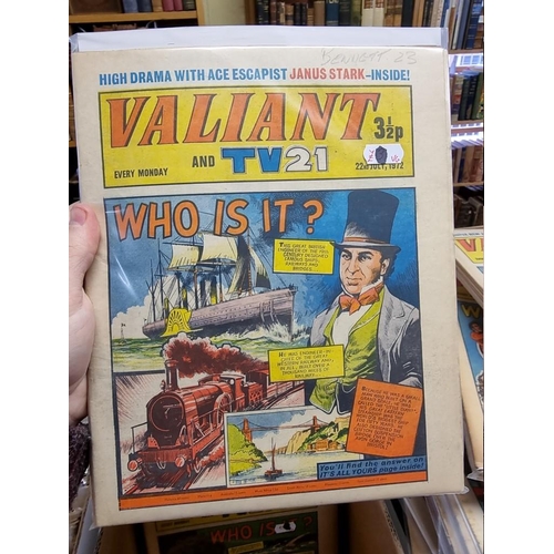 330 - VALIANT: collection of approx 137 issues, Valiant and TV21 comic, early 1970s period, generally in g... 