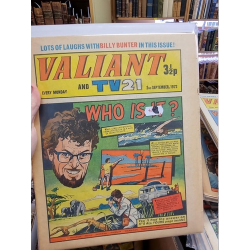 330 - VALIANT: collection of approx 137 issues, Valiant and TV21 comic, early 1970s period, generally in g... 