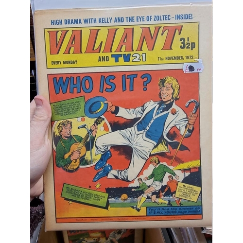 330 - VALIANT: collection of approx 137 issues, Valiant and TV21 comic, early 1970s period, generally in g... 