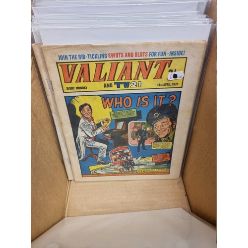 330 - VALIANT: collection of approx 137 issues, Valiant and TV21 comic, early 1970s period, generally in g... 