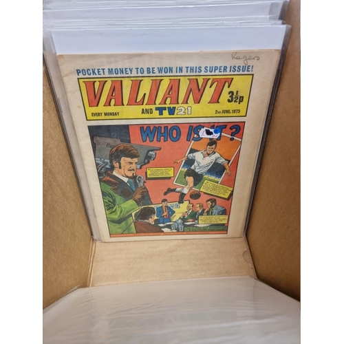 330 - VALIANT: collection of approx 137 issues, Valiant and TV21 comic, early 1970s period, generally in g... 