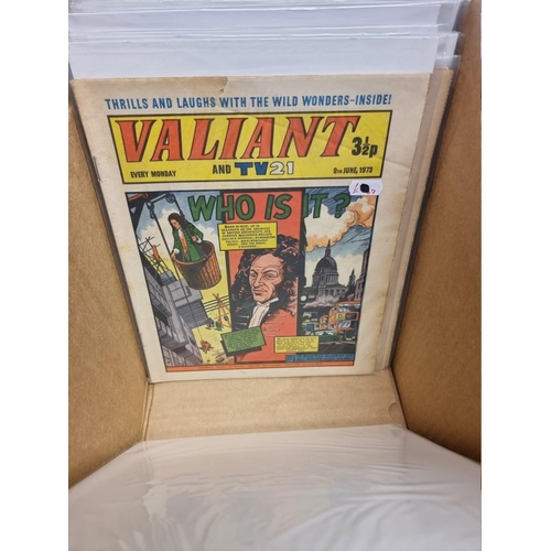 330 - VALIANT: collection of approx 137 issues, Valiant and TV21 comic, early 1970s period, generally in g... 