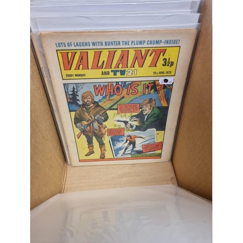 330 - VALIANT: collection of approx 137 issues, Valiant and TV21 comic, early 1970s period, generally in g... 